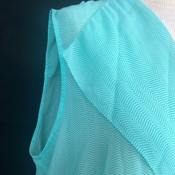 Mint Liz Claiborne V Neck Blouse - Picture 6 of 6